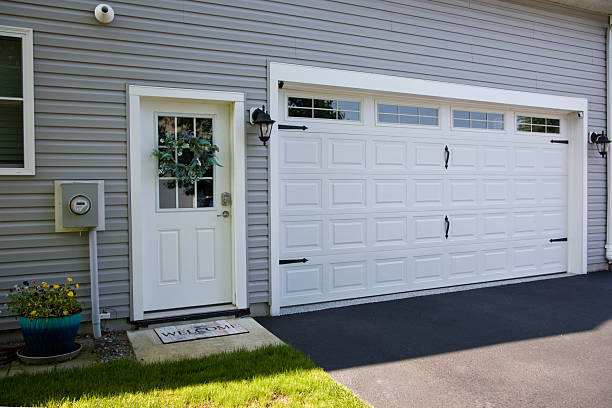 24/7 Emergency Garage Door Panel Replacement experts in Howard County County, NE